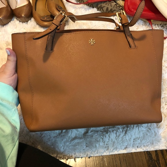 Tory Burch Handbags - Tory Burch York Buckle Tote